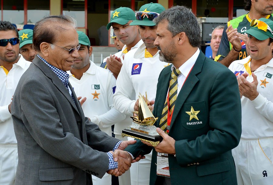 Cricket journalist and broadcast legend Qamar Ahmed dies aged 88