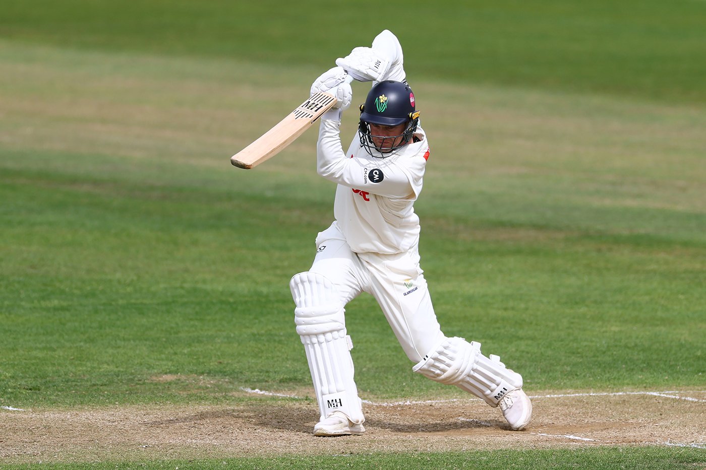 Bamber battles for Bears but Glamorgan remain in charge