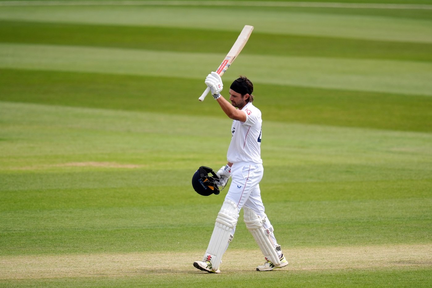 Holden's unbeaten hundred drives Middlesex reply