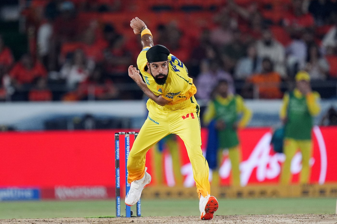 CSK bowl and bring back Gurjapneet, Short for Hosein, Prashant Veer
