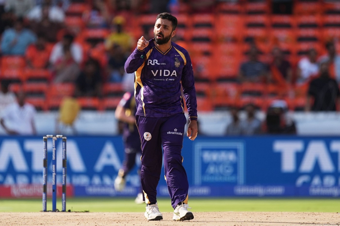 Unchanged GT bowl at Eden Gardens; Varun  back for KKR