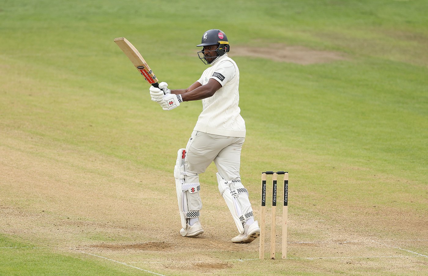 Tawanda Muyeye century drives Kent to back-to-back wins
