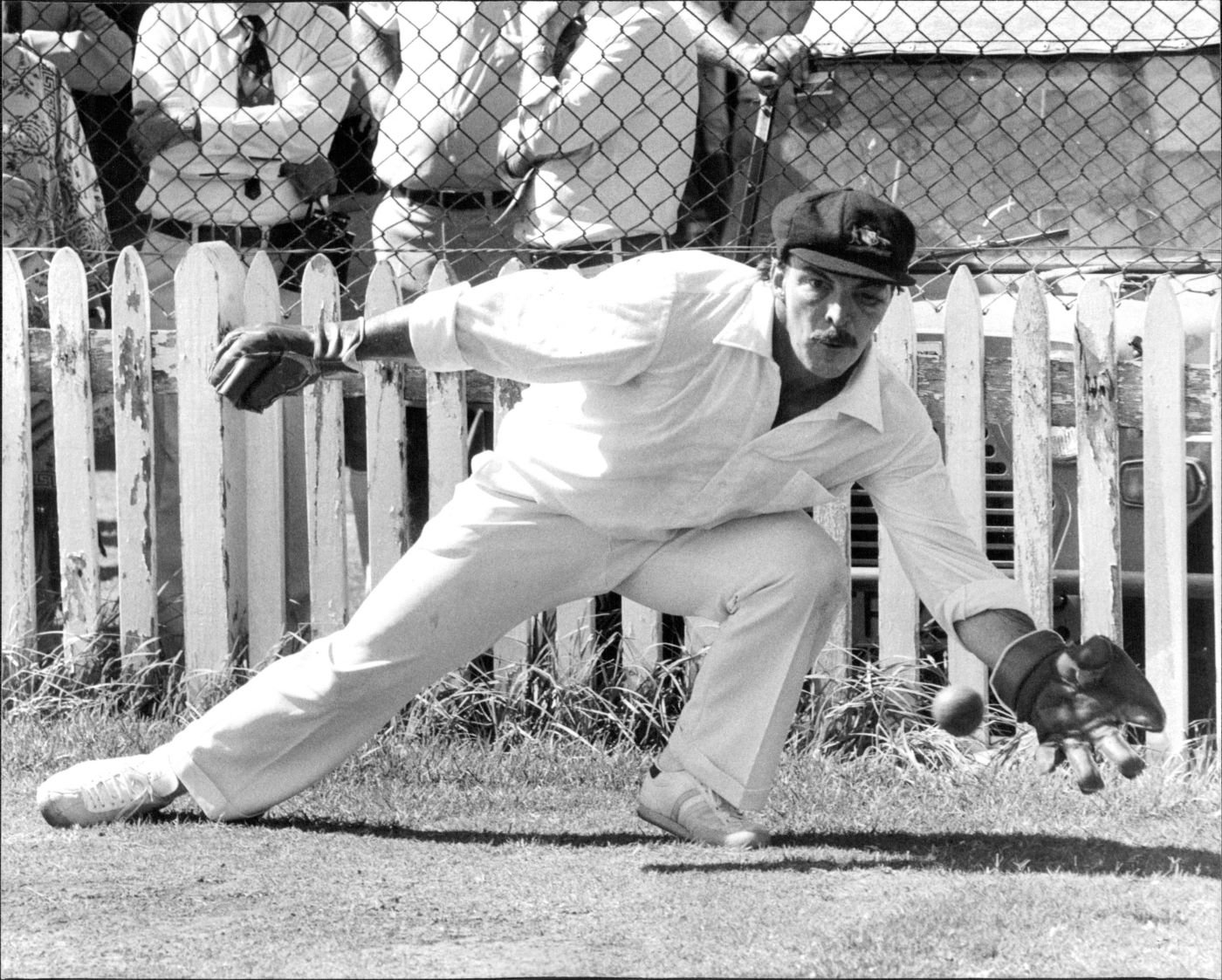 Former Australia and Queensland wicketkeeper John Maclean dies aged 80