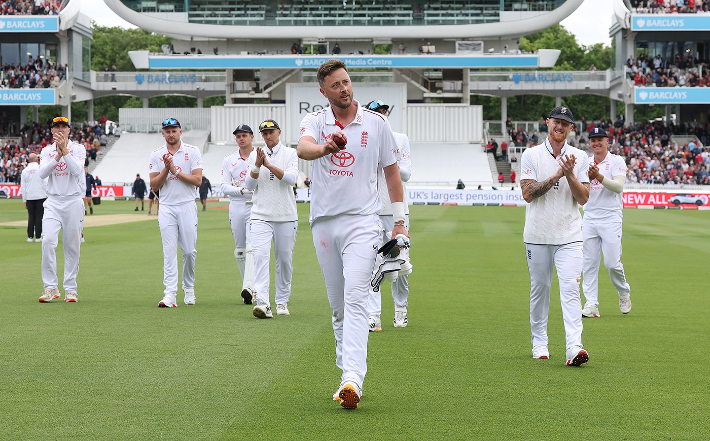 Ollie Robinson out of second Test with knee injury