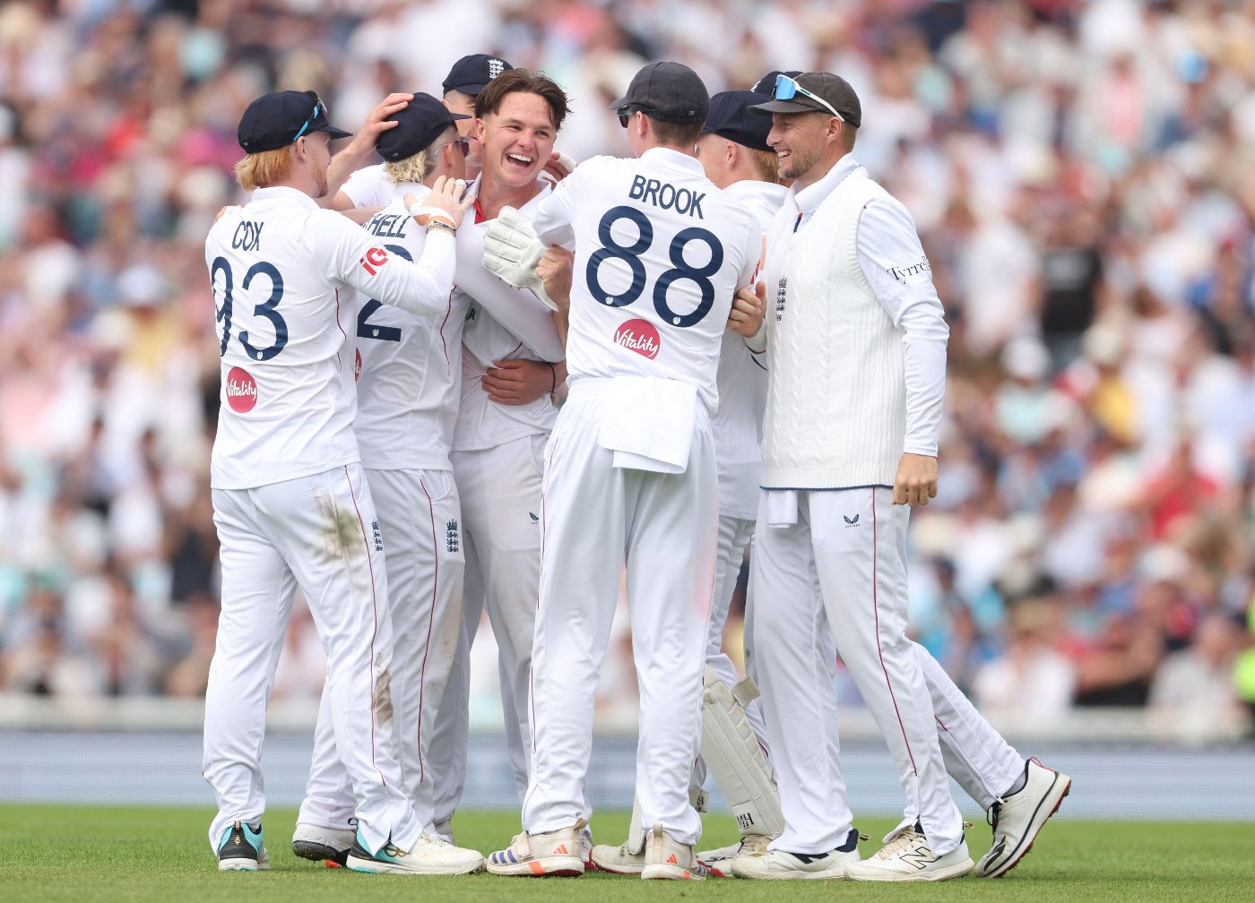 New Zealand look to Mitchell, Blundell after England quicks strike