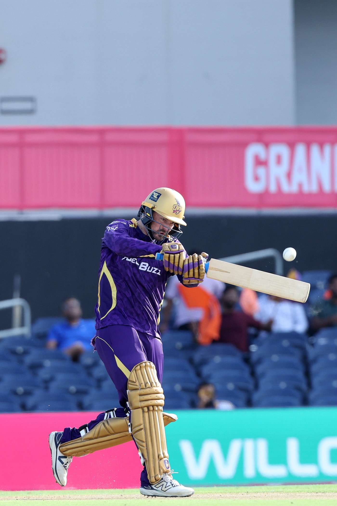 Munro and Holder lead Knight Riders past Unicorns in 14-overs a side contest