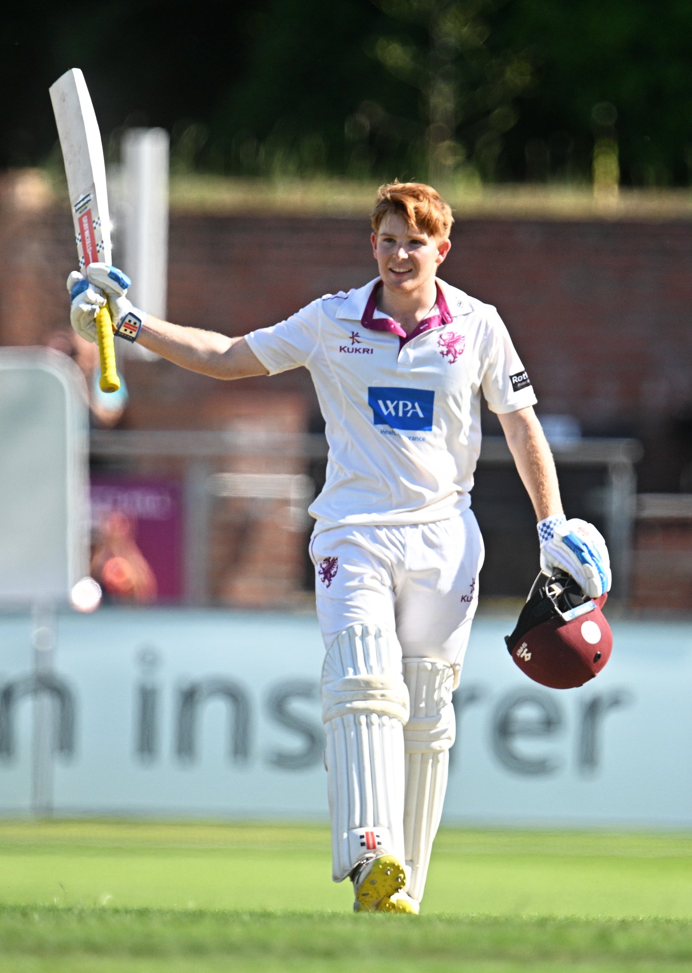 Thomas Rew sparkles again to loosen Warwickshire grip