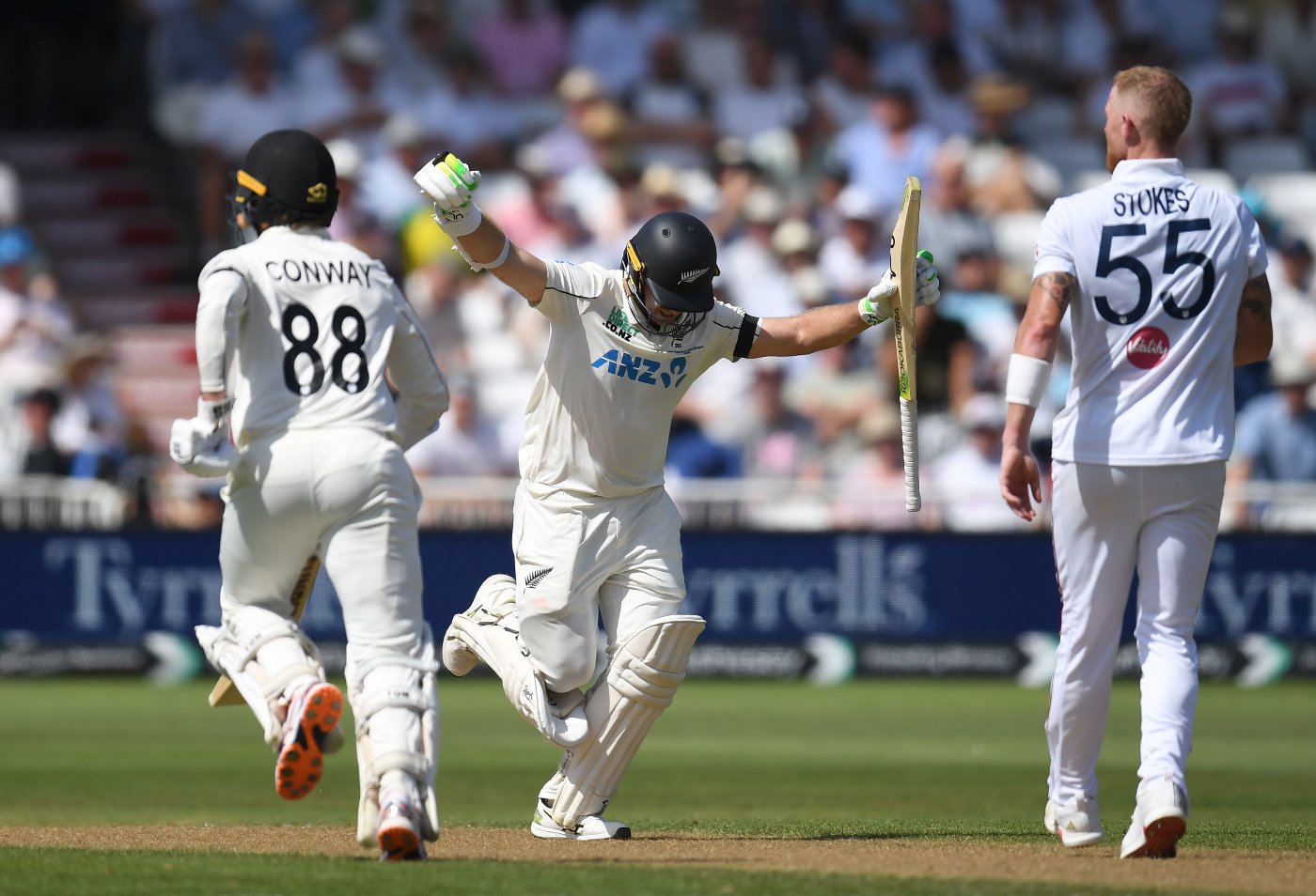 Latham, Conway post unbroken double-century stand in sweltering conditions