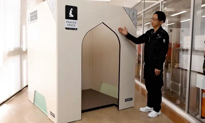 Japan develops easy-to-install prayer room for Muslims
