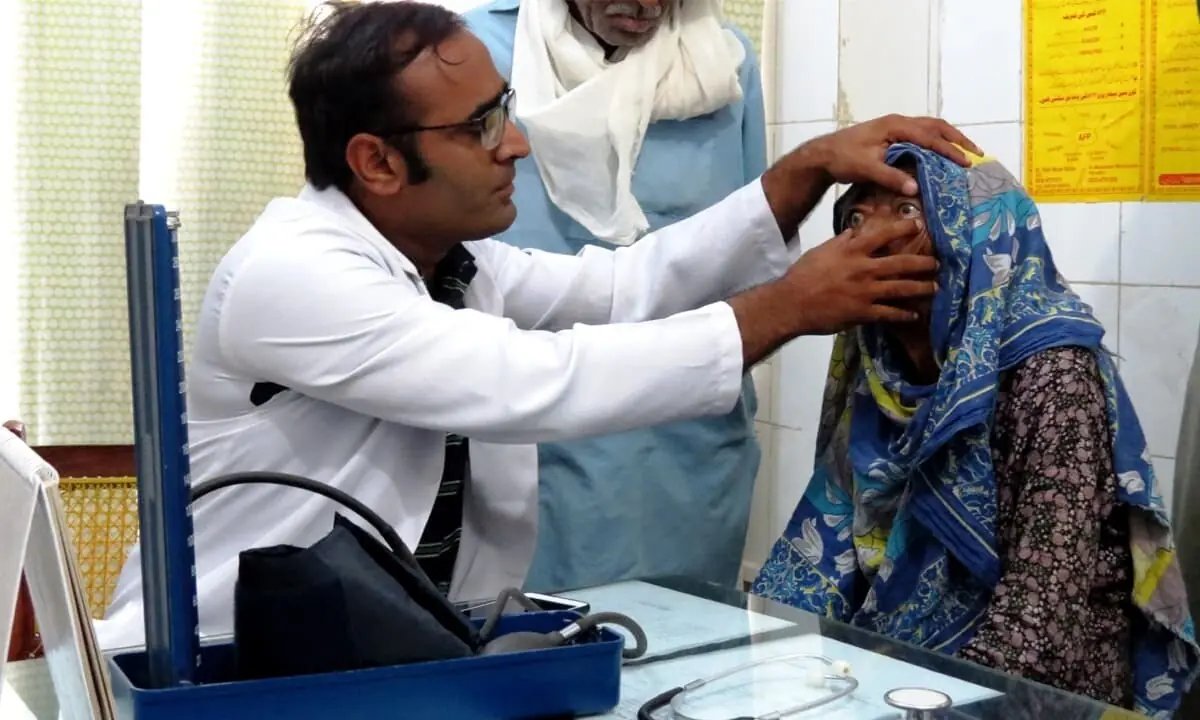 Pakistan to face growing health risk as international funding to health sector continues to decline: report