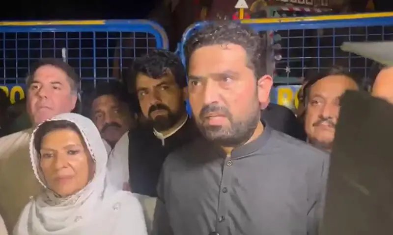 Imran's sisters, KP CM demand meeting with incarcerated PTI founder, threaten sit-in