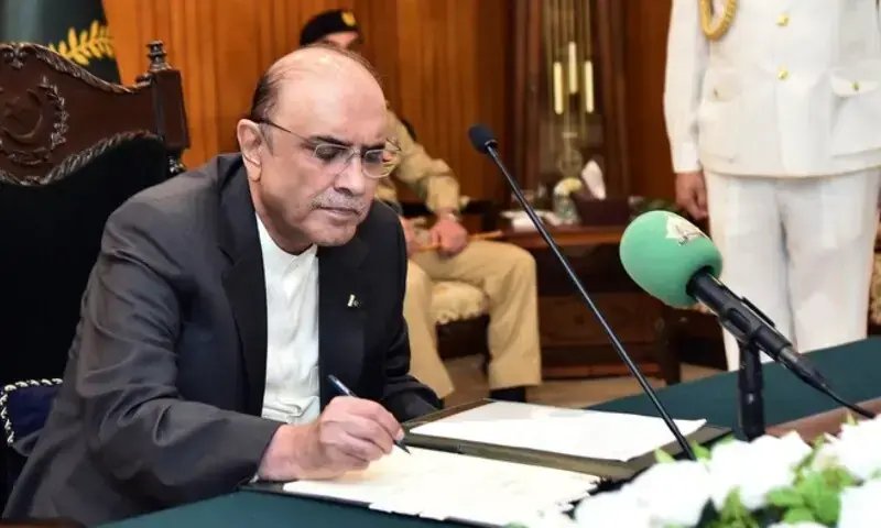 President Zaradari approves Sitara-i-Shujaat for citizen who sacrified his life while averting suicide attack