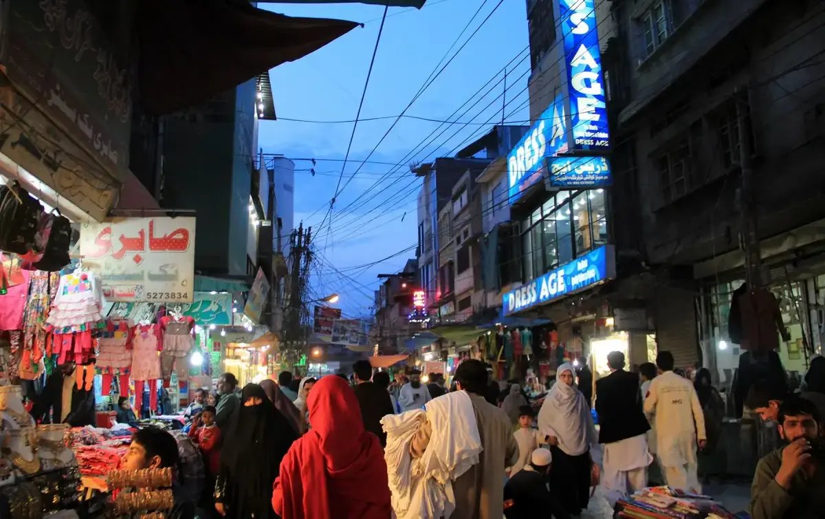 KP govt withdraws orders for early market closure