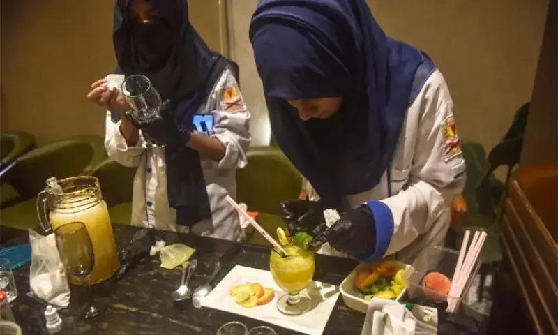 Mouth-watering drinks, punches hit taste buds at Karachi beverage fest
