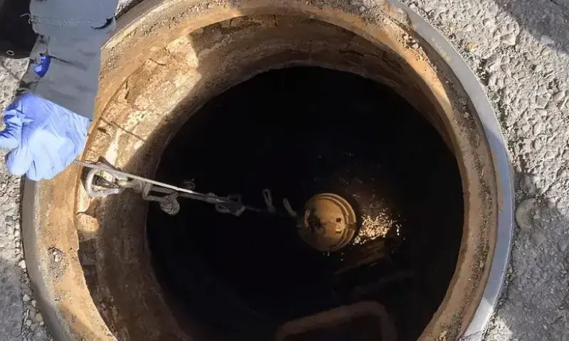 Six booked for throwing child into manhole in Toba Tek Singh