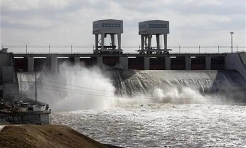 Sialkot authorities on alert as India opens spillway gates of dam on Chenab River