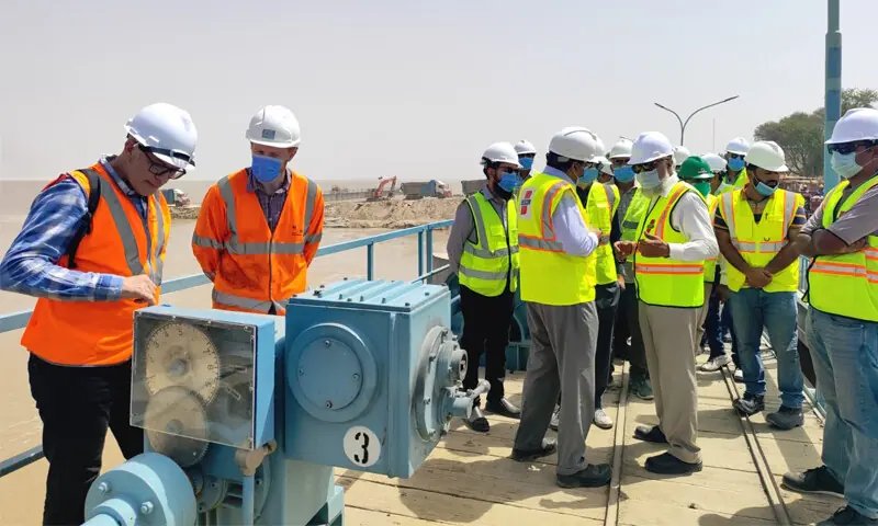 World Bank mission inspects rehabilitation work at Guddu Barrage