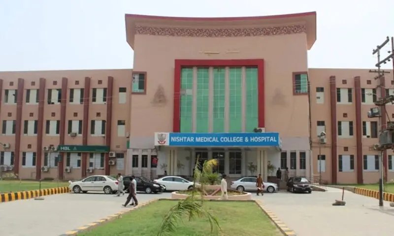 Surgery ‘sans HIV screening report’: Senior registrar among 10 Nishtar medics suspended in Multan