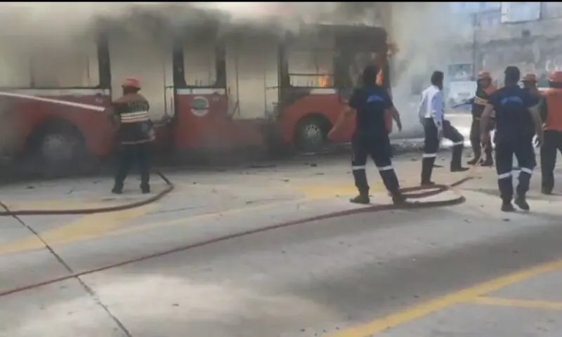 Passengers safely evacuated after Metro bus catches fire in Pindi