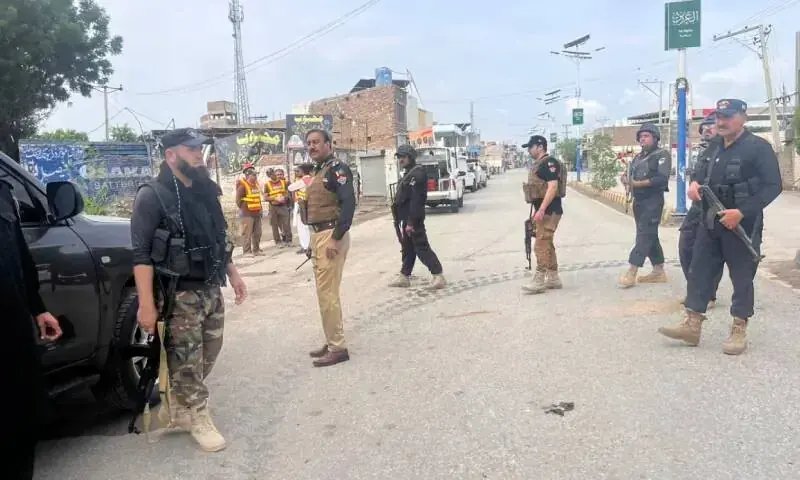 Heavy fighting underway between police, militants in KP's Bannu