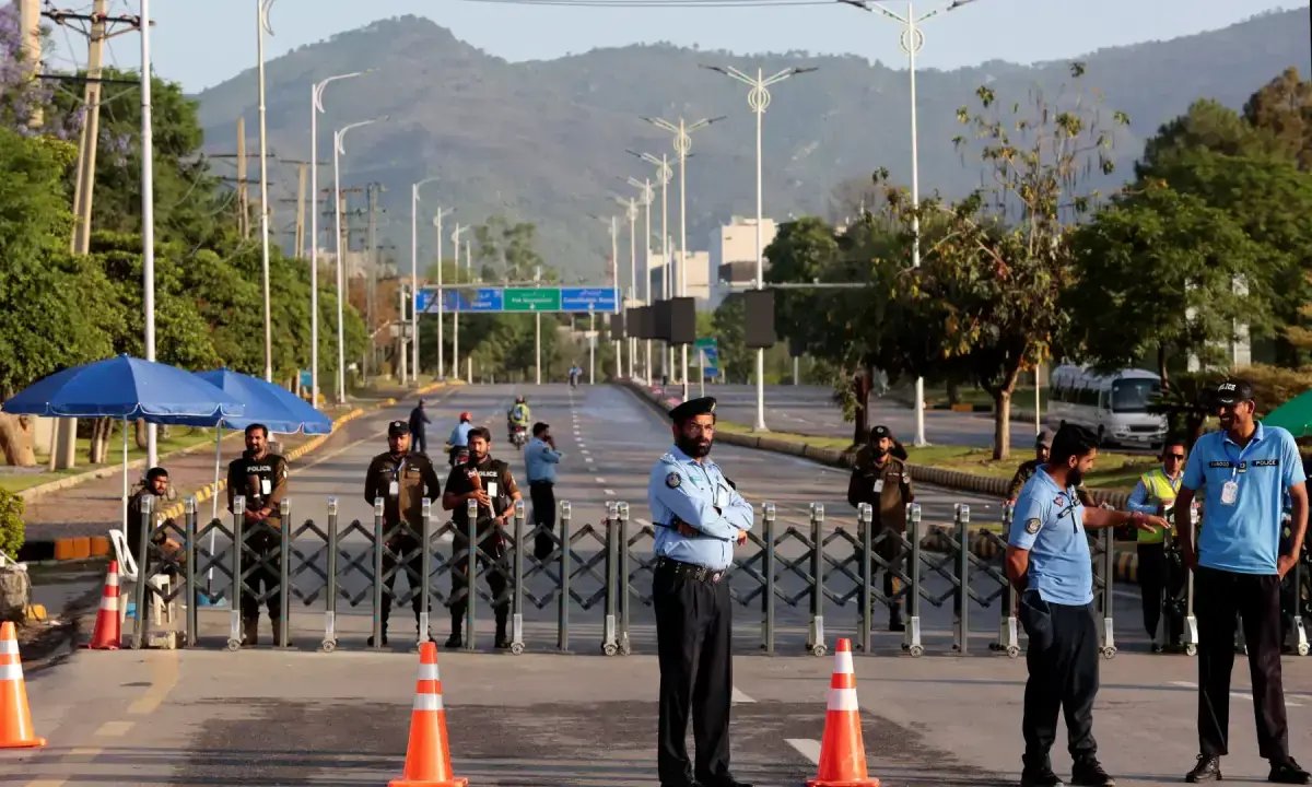 Police officials refusing duty in AJK, GB face action