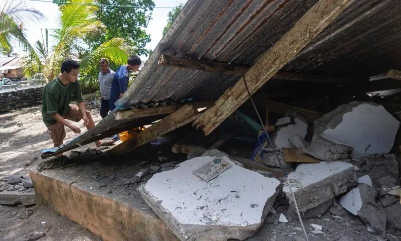 Earthquake of magnitude 7.8 strikes off southern Philippines, 15 feared killed