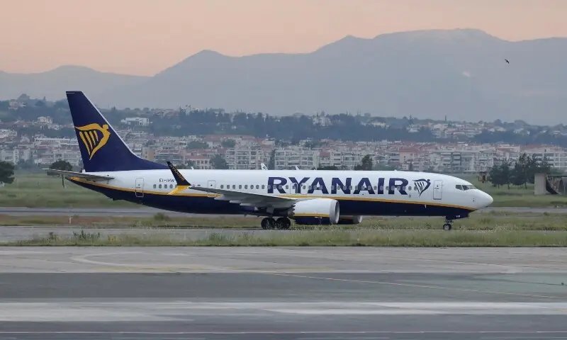 UK probes Ryanair over fees for parents to sit with children