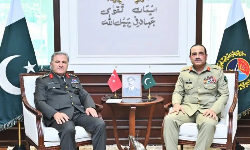 CDF Munir discusses enhanced defence cooperation with Turkish land forces commander