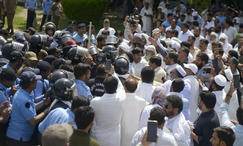 Protesting govt employees in Islamabad term 7pc pay increase a pittance