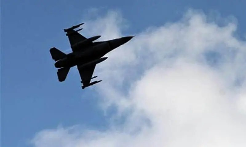 PAF's trainer aircraft crashes near Mardan, both pilots martyred