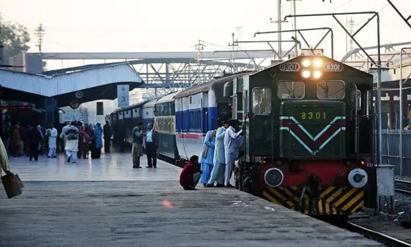 Faulty fans in Attock-Jand trains leave passengers sweltering