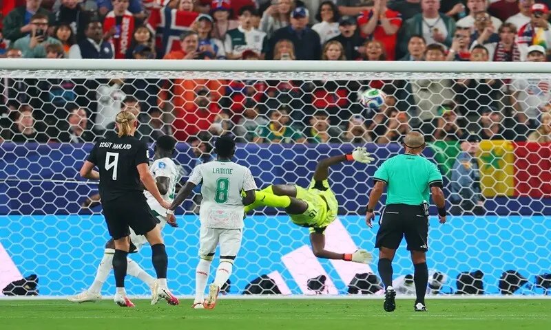 Two-goal Haaland fires Norway into World Cup last-32