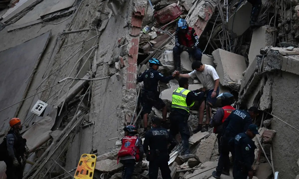 Rescue work underway after quakes rock Venezuela