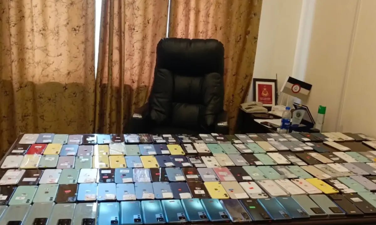 Mobile phone smuggling at Khunjerab Pass foiled