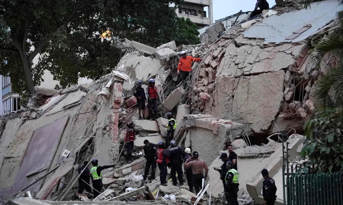 Venezuela death toll feared to rise as twin quakes over magnitude-7 kill 32, injure more than 700