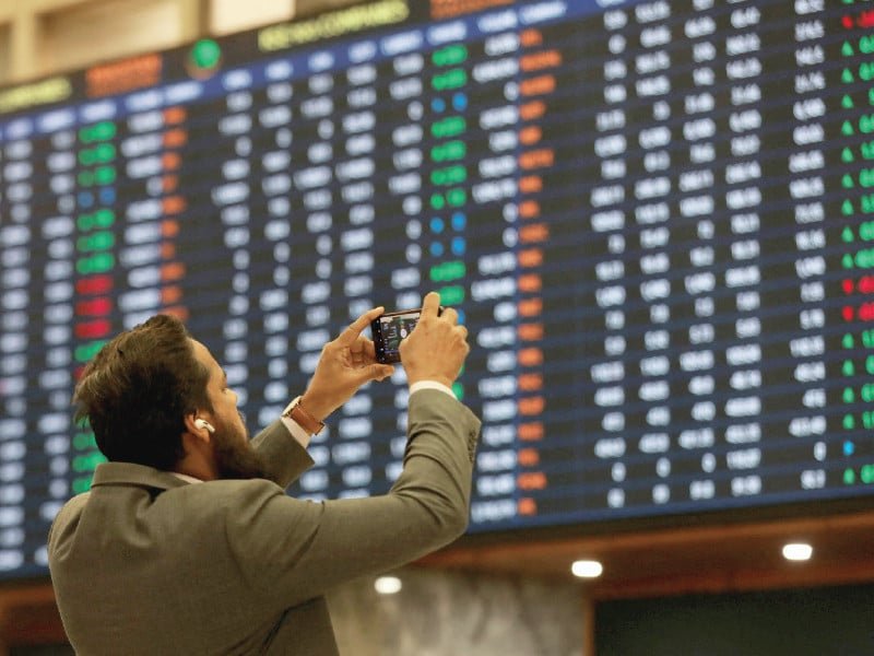 PSX climbs around 2,700 points amid budget buzz