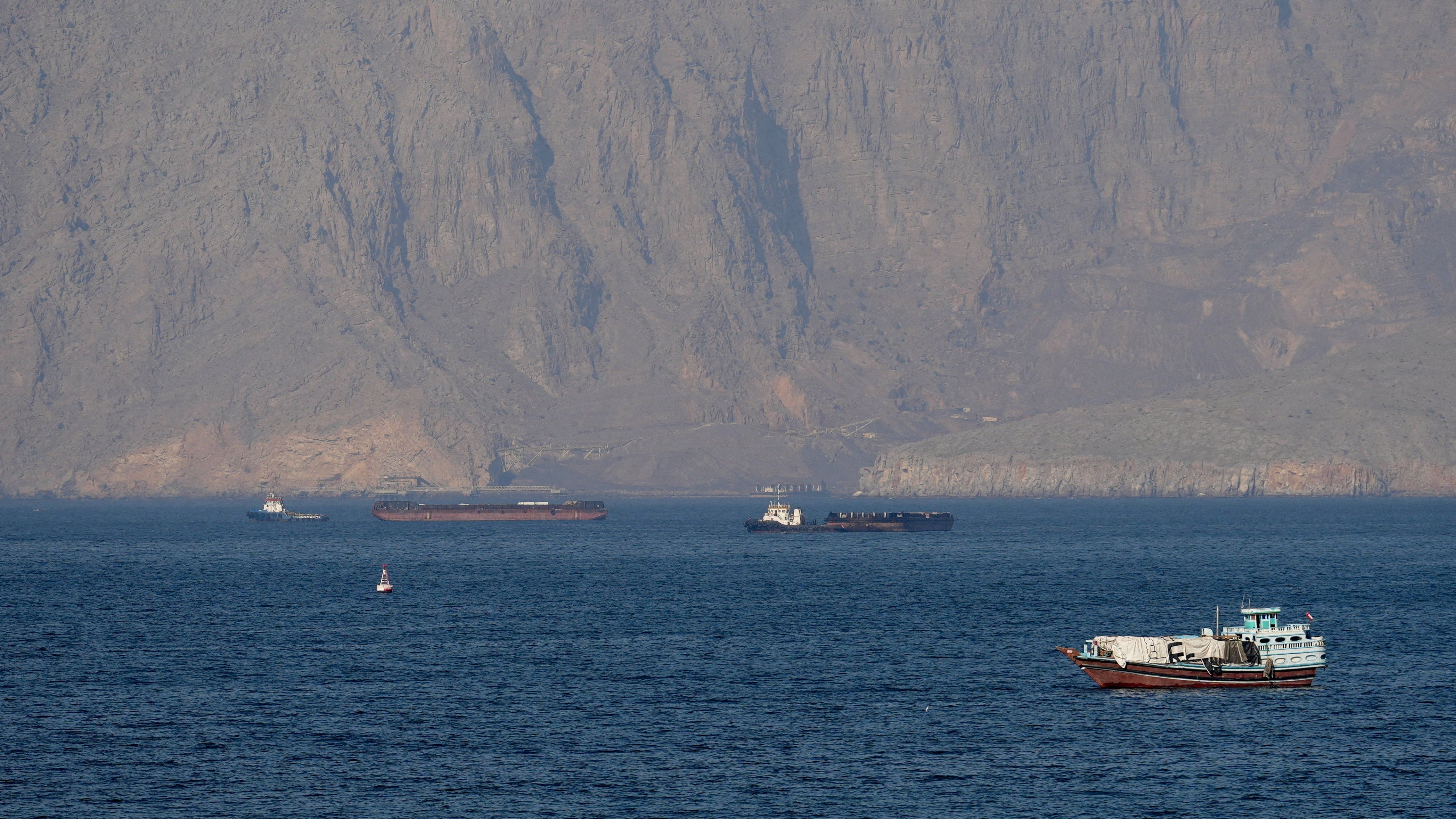 Oman backs Iran-US deal, says future Hormuz transit will be fee-free