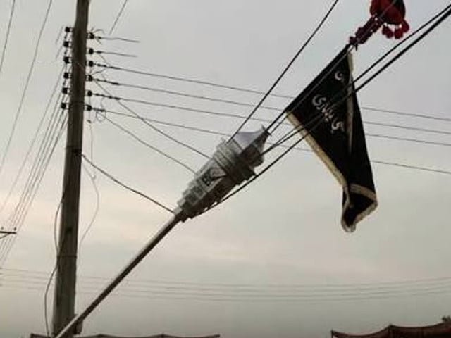 8 killed as alam falls on power lines in Shikarpur