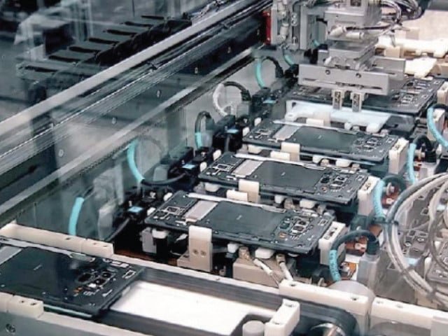 AI chip race, taxes hurt mobile output