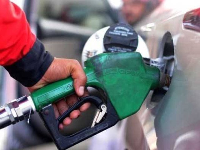 Pakistan considers big fuel price cut