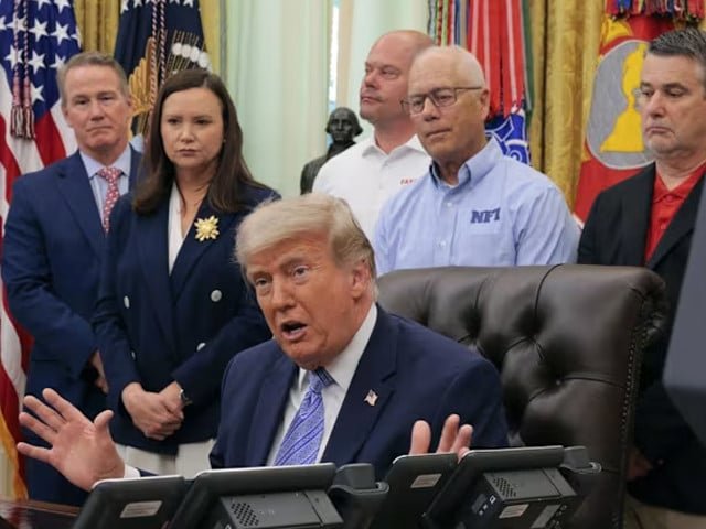 Trump 'slush fund' sinks Senate immigration bill
