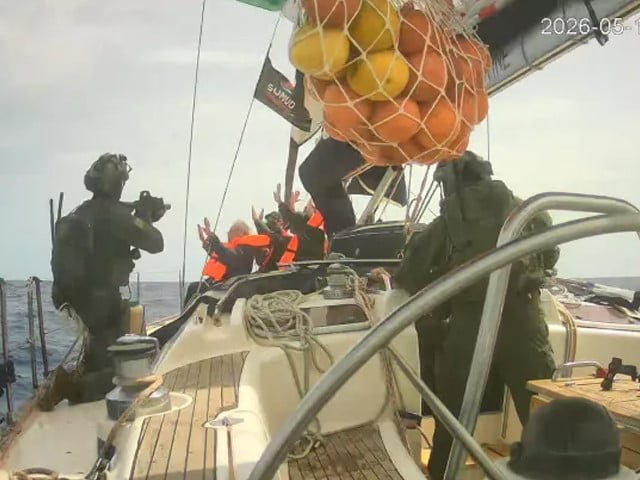Israeli forces fire shots at Gaza flotilla