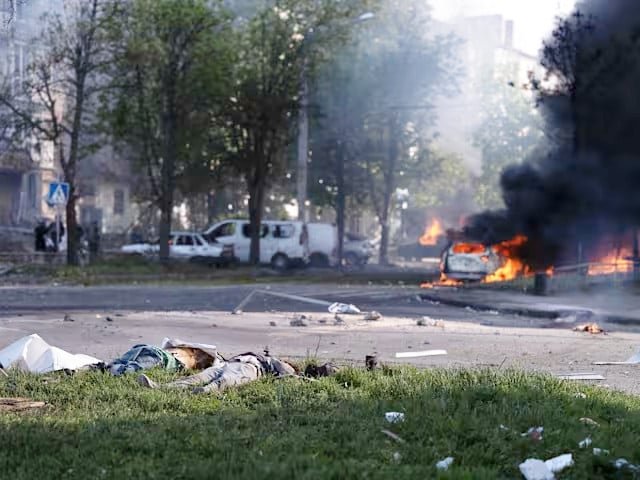 Little respite in Ukraine as air strikes ring out