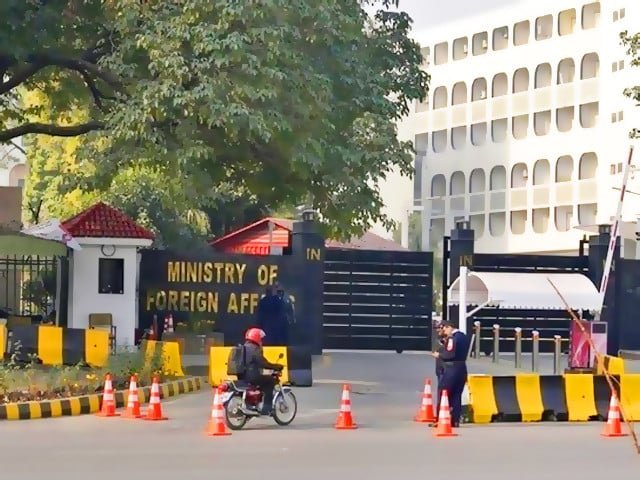 FO rejects claims of sheltering Iranian aircraft