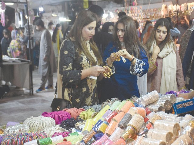 Retailers propose 10pm business closure time