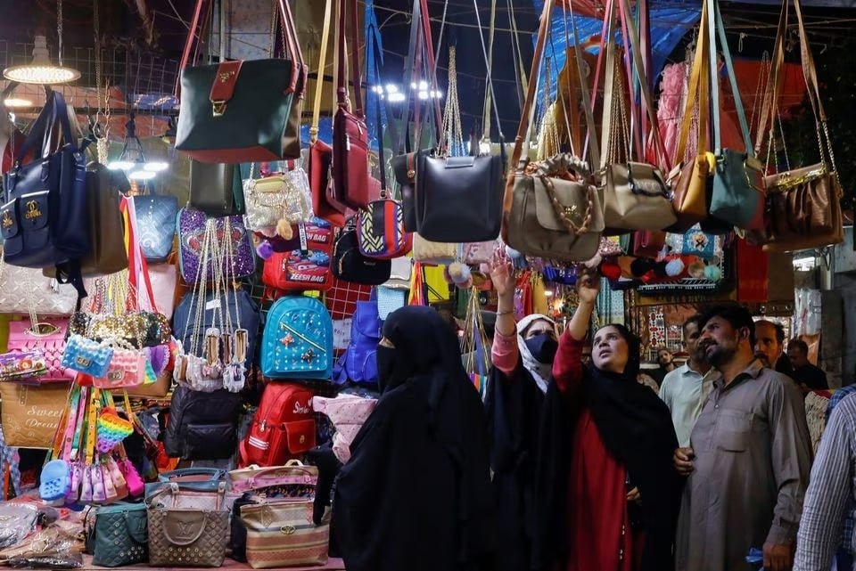 Govt lifts early closing rules, lets shops stay open longer until May 31