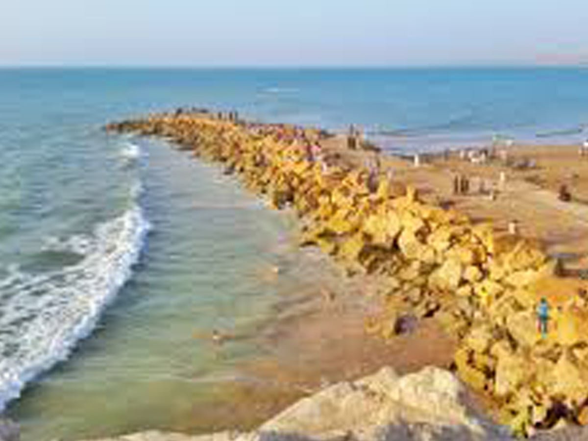 Coastal gems Gadani, Sonmiani draw rising tourist influx