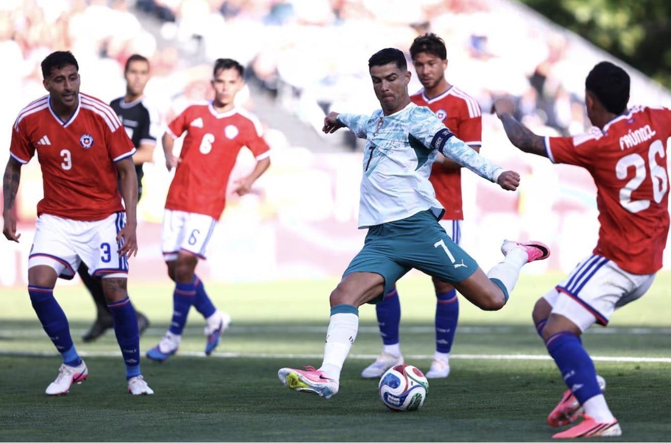 World Cup greats win friendlies