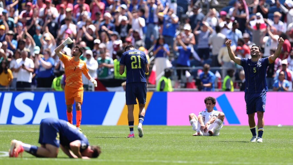 Bosnia in strong position to reach last 32