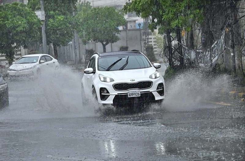 Lahore sees heavy rain, hail amid heatwave